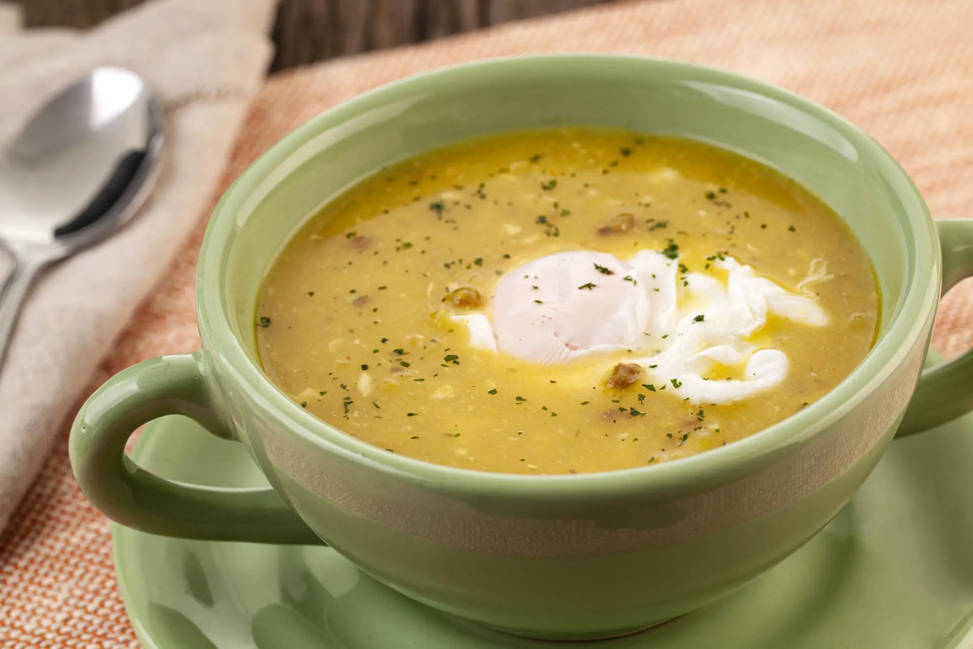 Receita de Sopa com ovo pochê