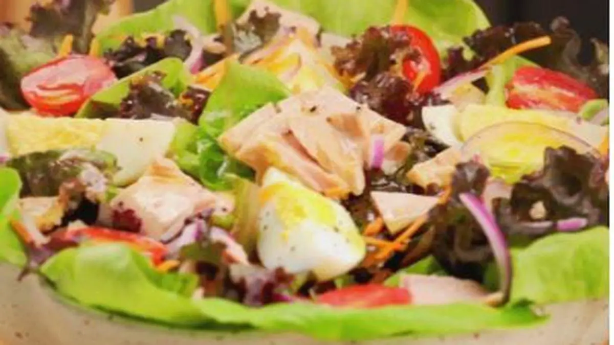 Receita de Salada de folhas com atum